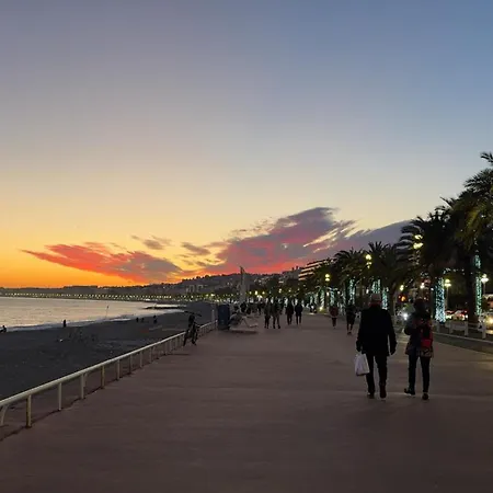 Alojamento de Acomodação e Pequeno-almoço Mirazur Nice